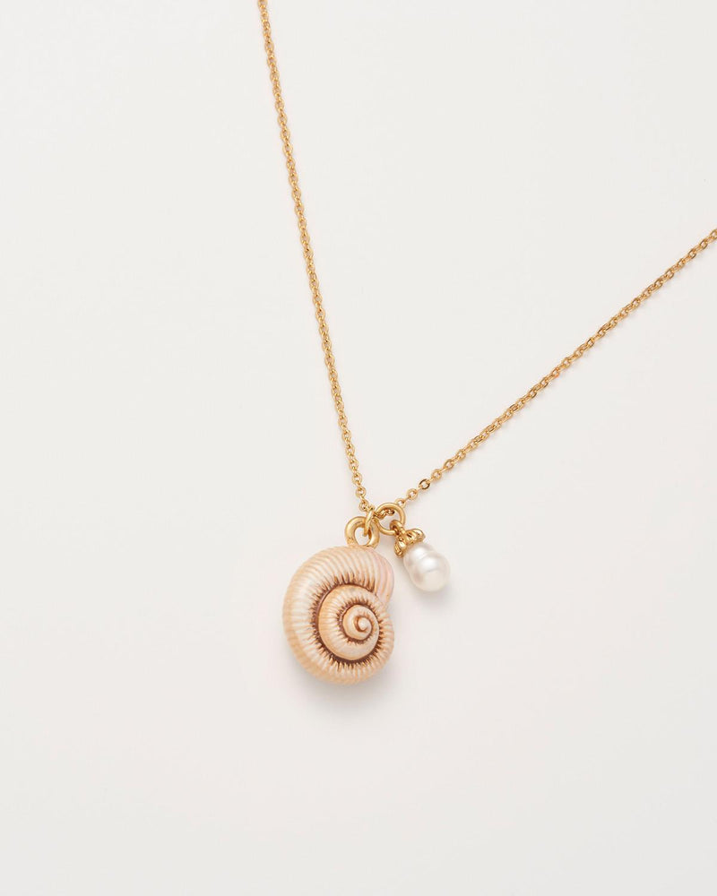 Sea Snail Shell and Pearl Short Necklace
